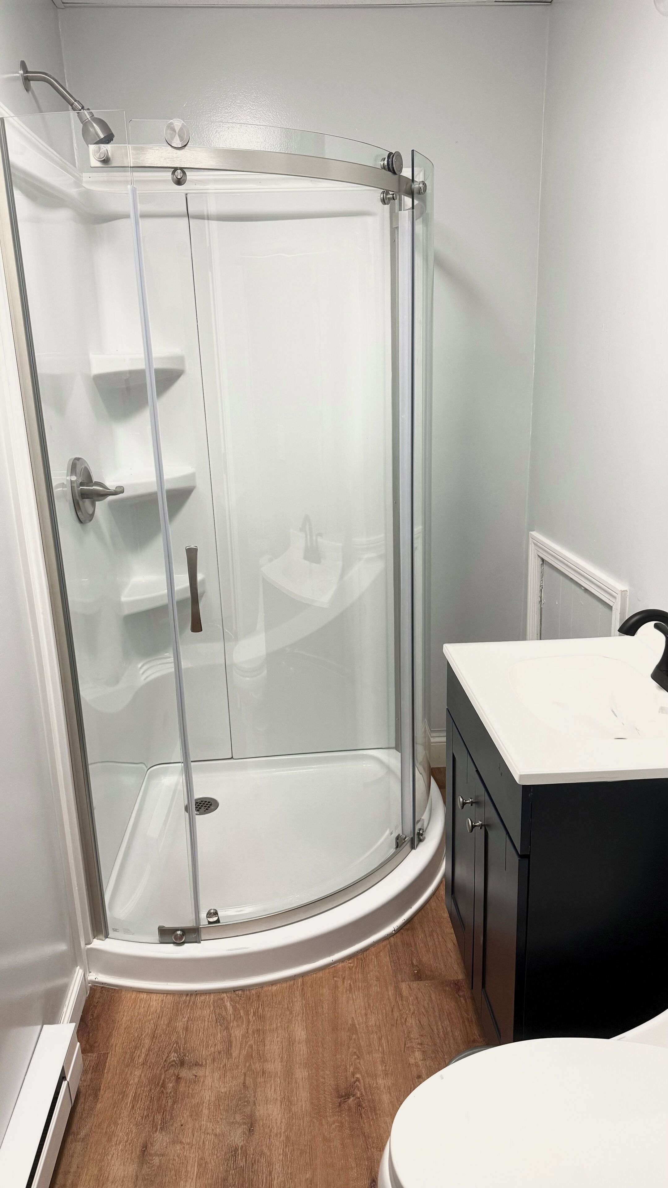Haartrockner, Handtücher, Toilettenpapier