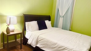 3 bedrooms, iron/ironing board, WiFi, bed sheets - Elegant West Side 3BR unit w/ King Suite (Worcester)