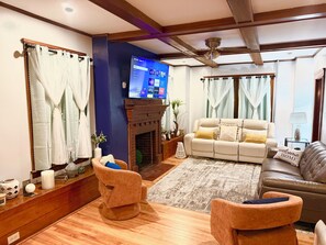 Living area - Elegant West Side 3BR unit w/ King Suite (Worcester)