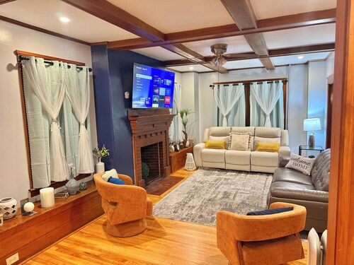 Elegant West Side 3BR unit w/ King Suite