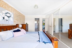 Skrivebord, strygejern/strygebræt, gratis Wi-Fi