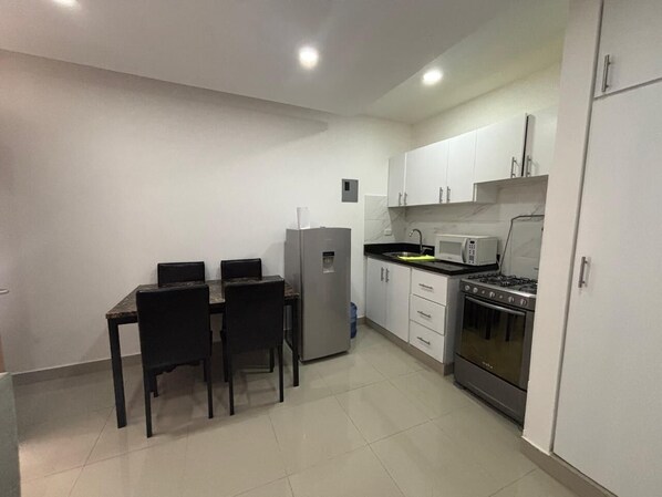 Comfort Studio | Private kitchen | Stovetop, cookware/dishes/utensils