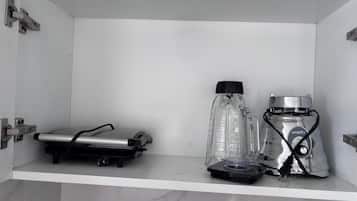 Comfort Studio | Private kitchen | Stovetop, cookware/dishes/utensils