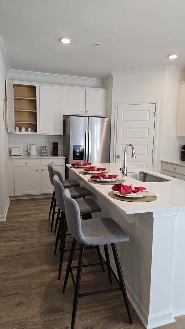 Mikrowelle, Ofen, Herdplatte, Geschirrspüler