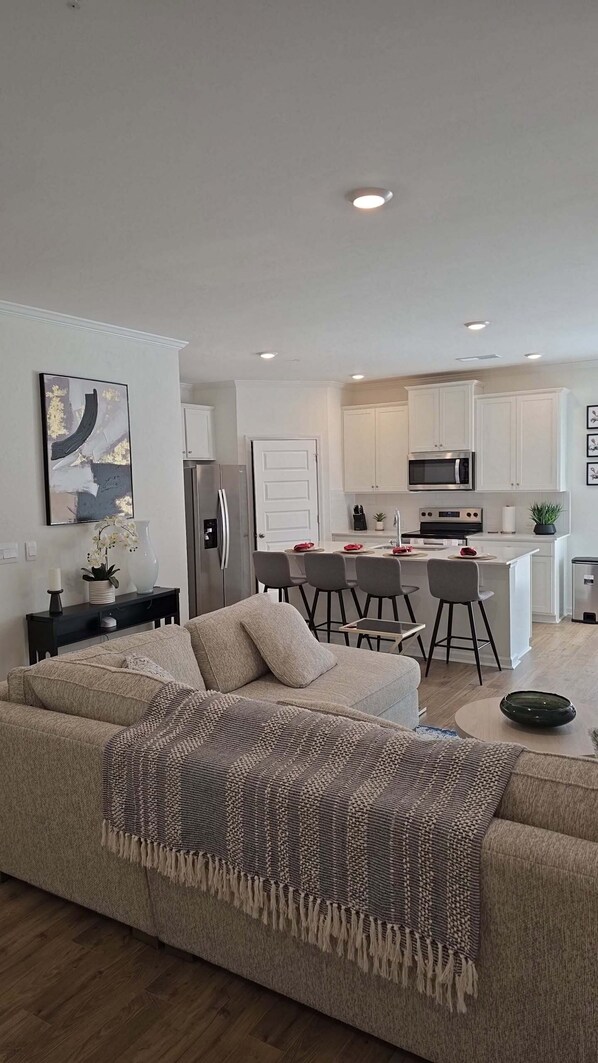 TV - New Townhome Haven Near Hospital Shops & Atlanta (Marietta)