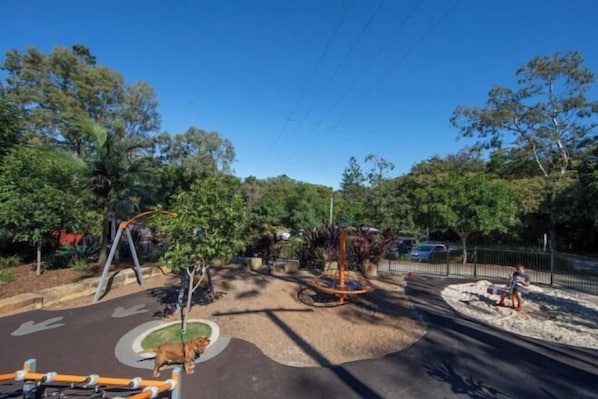 Property grounds - Stylish Berwick Home with WiFi, Smart TV, Garage (Berwick)