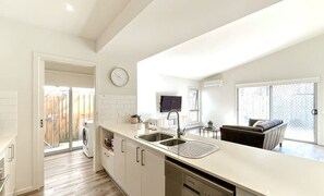 Private kitchen - Stylish Berwick Home with WiFi, Smart TV, Garage (Berwick)