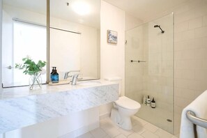 Unclassified image, 5 of 22, button - lvl42 2B APT with Free Parking in CBD (Melbourne)