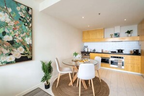 Unclassified image, 4 of 22, button - lvl42 2B APT with Free Parking in CBD (Melbourne)