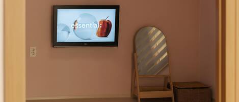 Basic Room, 1 Bedroom (Room 302(Two-Room)) | 1 bedroom, free WiFi