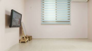 Basic Room, 1 Bedroom (Room 302(Two-Room)) | 1 bedroom, free WiFi