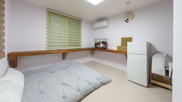 Basic Room, 1 Bedroom (Room 101(Small Ondol Room)) | 1 bedroom, free WiFi