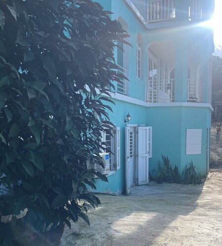 Peaceful Studio Retreat w/ Full Kitchen near Great Mountain • 5 Min to Road Town
