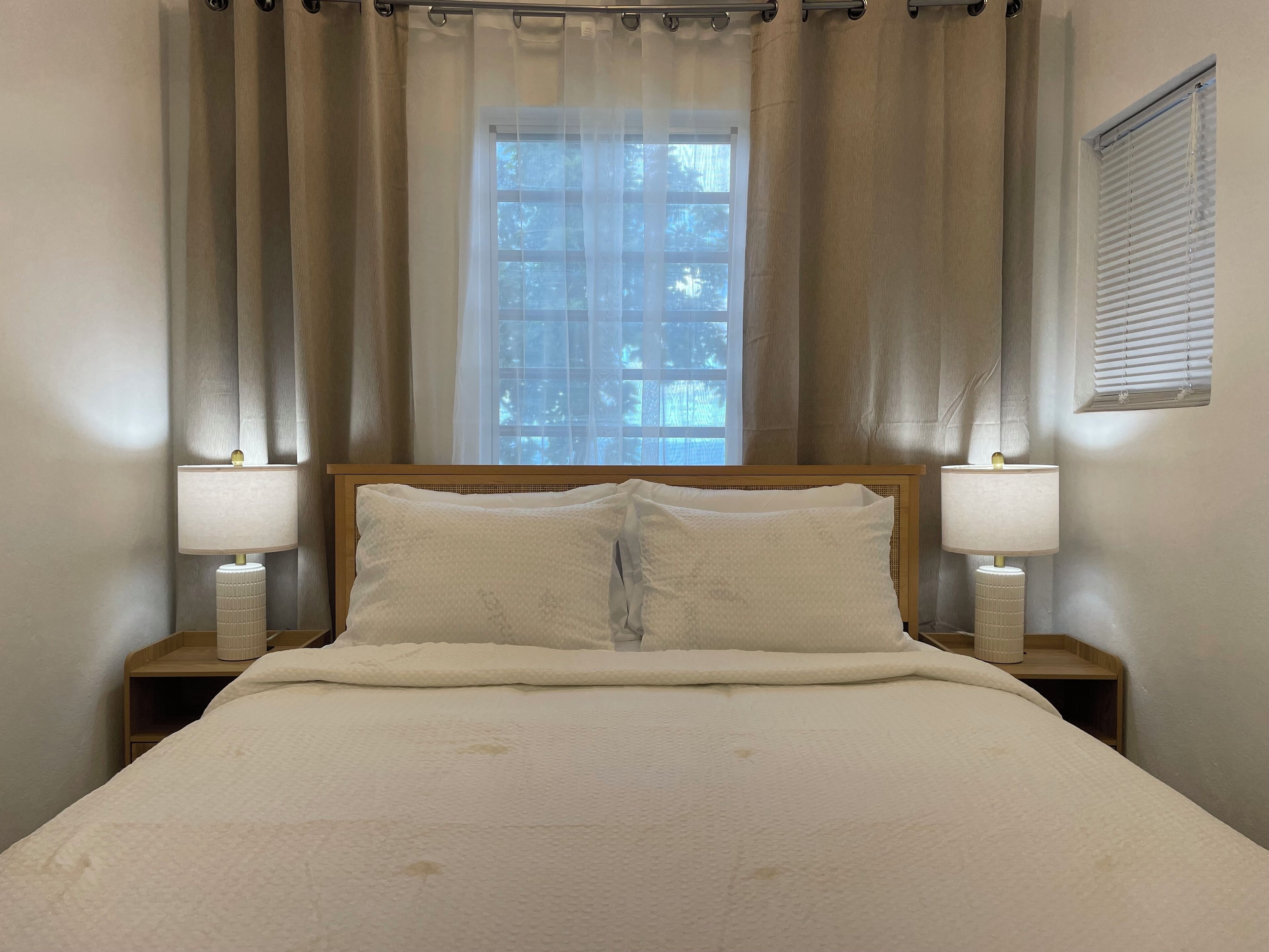 Fer et planche à repasser, Wi-Fi gratuit, draps fournis