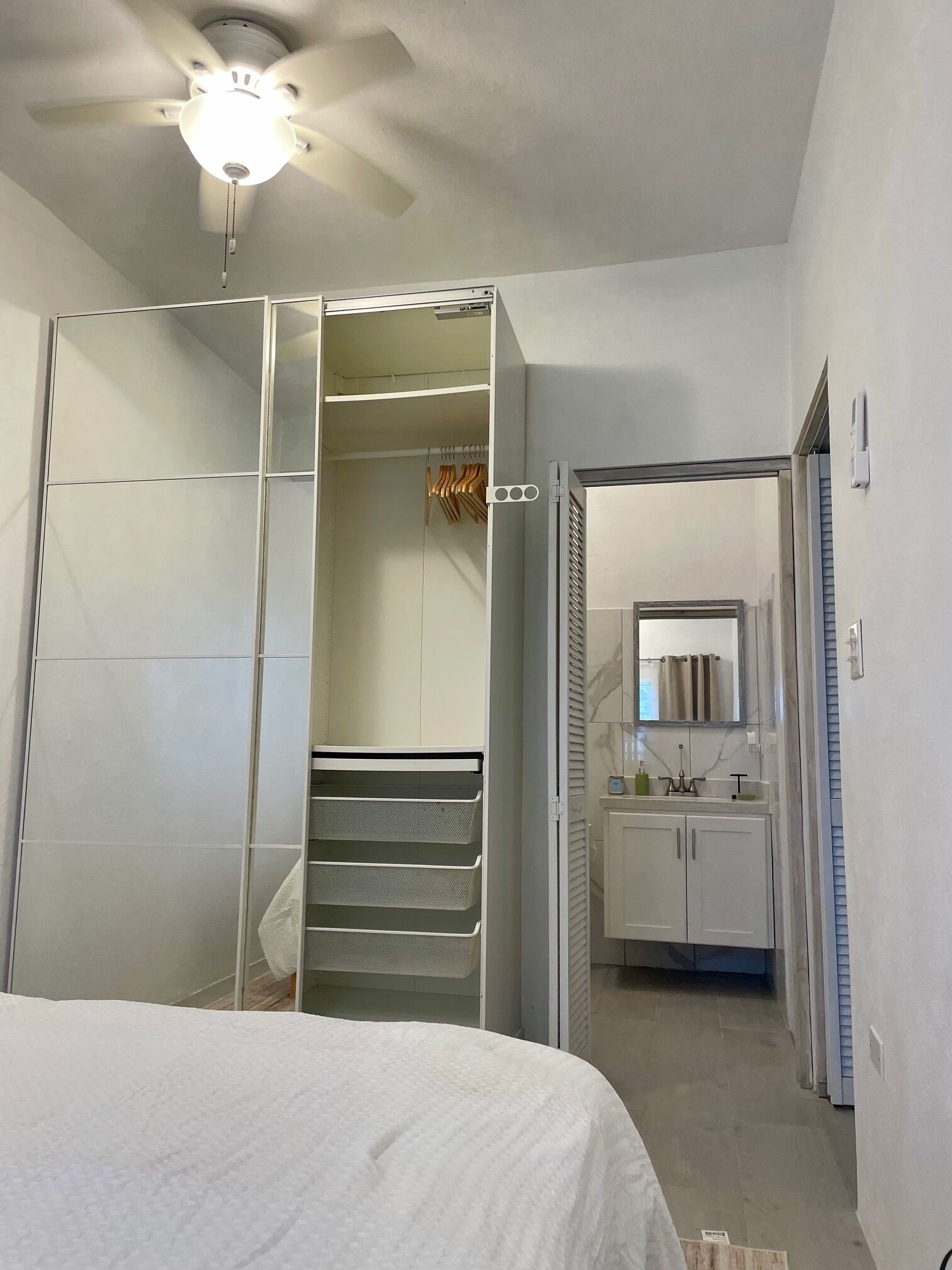 Iron/ironing board, free WiFi, bed sheets