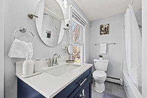 Hair dryer, towels, soap, toilet paper - Stylish 2BR Apartment • Fireplace • Workspace • 2 Parking Spots (Bristol)