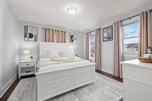 Iron/ironing board, internet, bed sheets - Stylish 2BR Apartment • Fireplace • Workspace • 2 Parking Spots (Bristol)