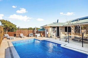 Outdoor pool - Spacious 5-bedroom house with pool and park access  in serene Ocean Reef with AC (Ocean Reef)