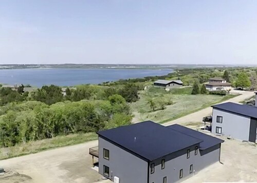 Modern Riverfront Escape, Crofton, NE – Lower Level Suite