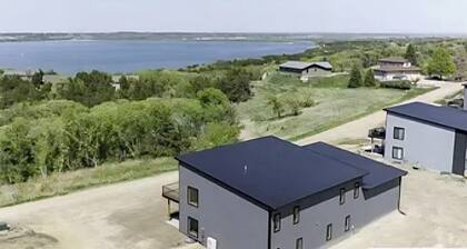 Modern Riverfront Escape, Crofton, NE – Lower Level Suite