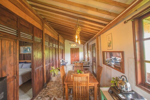 Breeze and Blossom Cottage Maguwo