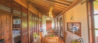 Breeze and Blossom Cottage Maguwo