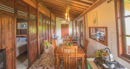 Breeze and Blossom Cottage Maguwo