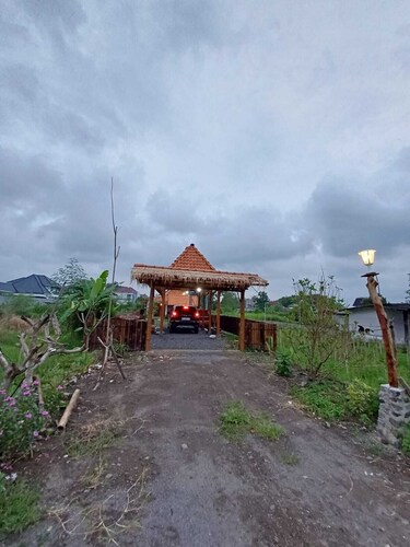 Breeze and Blossom Cottage Maguwo