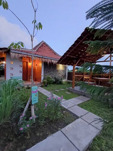 Breeze and Blossom Cottage Maguwo