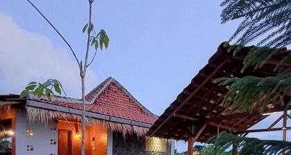 Breeze and Blossom Cottage Maguwo