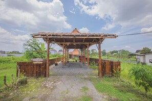 Front of property - Breeze and Blossom Cottage Maguwo (Depok)