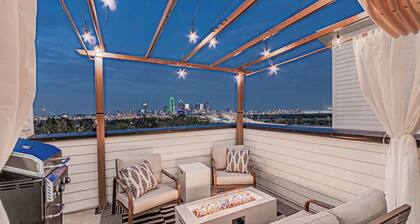 3BR Townhome Near Bishop Arts • Rooftop Views • Arcade Games & Garage