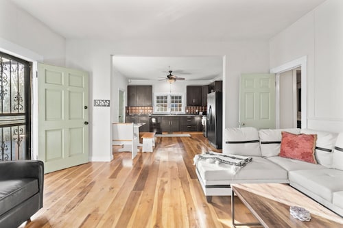 Huntsville’s Blue Cedar-porch Getaway