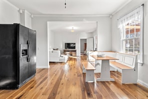 Televisión y chimenea 