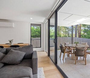 TV - Stylish Sun Soaked Duplex Walk to Beach (Narrawallee)