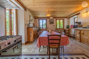 Fridge, microwave, oven, stovetop - LA CLEF DES CHAMPS SAVOISIENS 9 (NOTRE DAME DE BELLECOMBE)