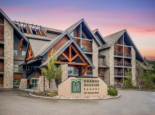 *NEW* Grande Rockies Resort Suite with Pool & Hot Tub