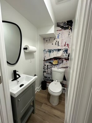 Asciugamani, sapone, carta igienica