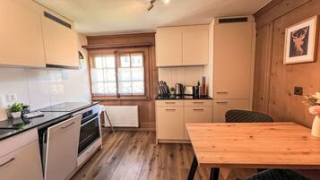 Réfrigérateur, four, lave-vaisselle