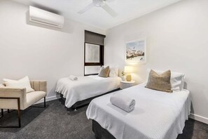 Desk, iron/ironing board, free WiFi, bed sheets - Avalon Resort Deluxe 3 Bedroom Apartment (Sunshine Coast)