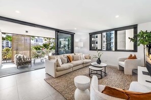 TV - Avalon Resort Deluxe 3 Bedroom Apartment (Sunshine Coast)