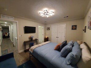 2 bedrooms, iron/ironing board, travel cot, free WiFi
