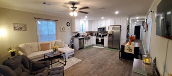 Cute, Cozy Crestview Cottage!