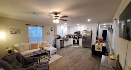 Cute, Cozy Crestview Cottage!