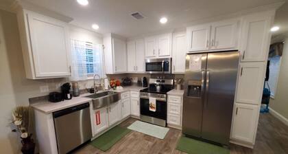 Cute 'n' Cozy, Pet Friendly Cottage!