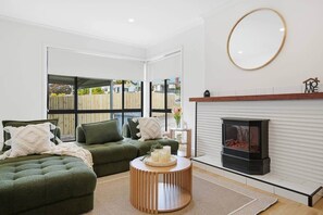 Interior - 3BR Family Home | Warrane Near Hobart (Warrane)