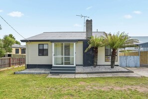 Exterior - 3BR Family Home | Warrane Near Hobart (Warrane)