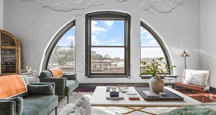 Modern, Hip Penthouse Loft - Parking Included