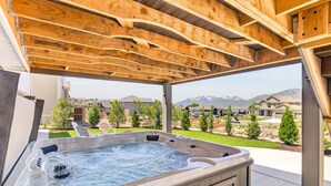 A hot tub under a wooden pergola with a view of a suburban neighborhood. - Deer Valley Views, 5br Sleeps 16, Hot Tub, Theater (Heber City)