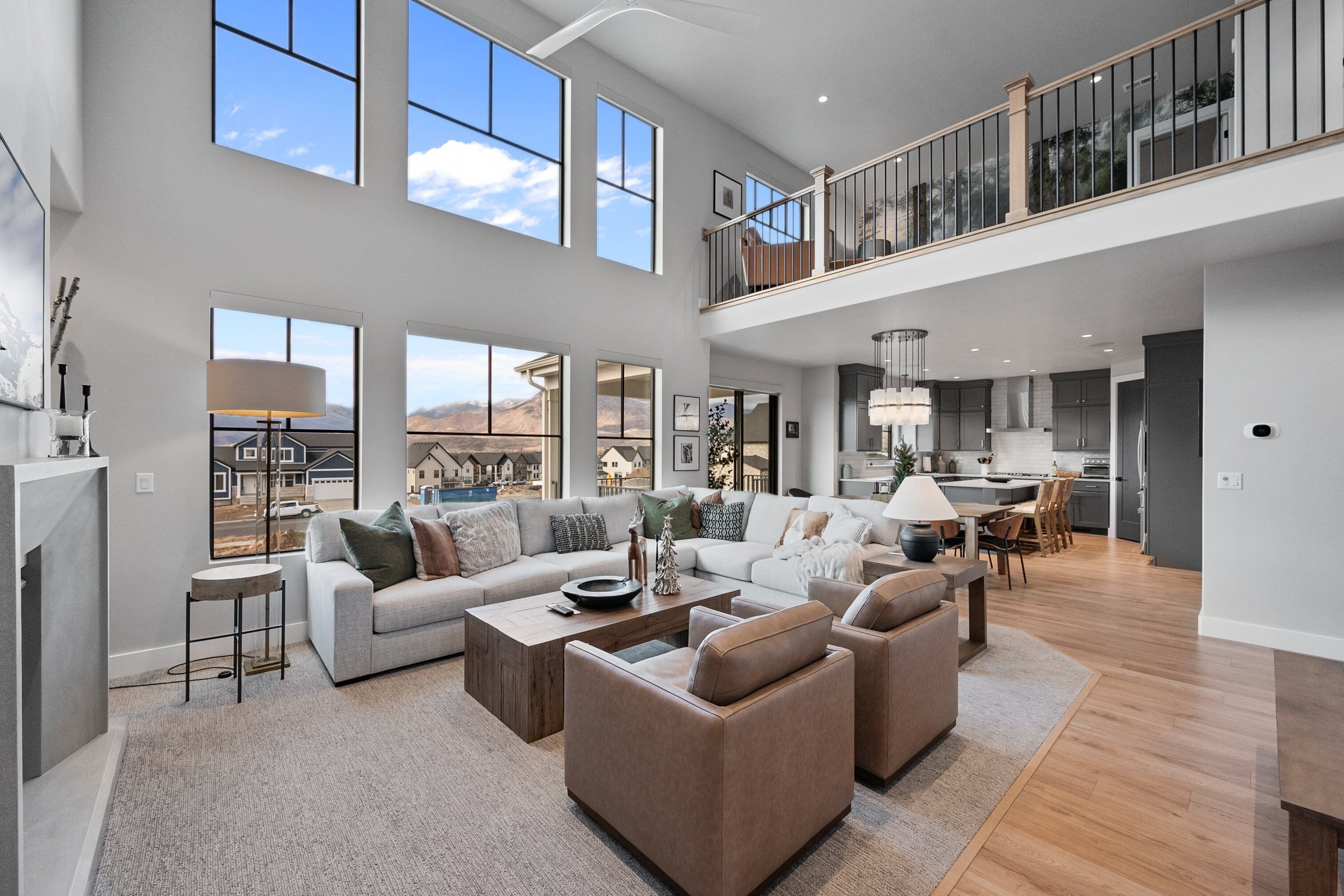 Smart TV, fireplace, books, offices